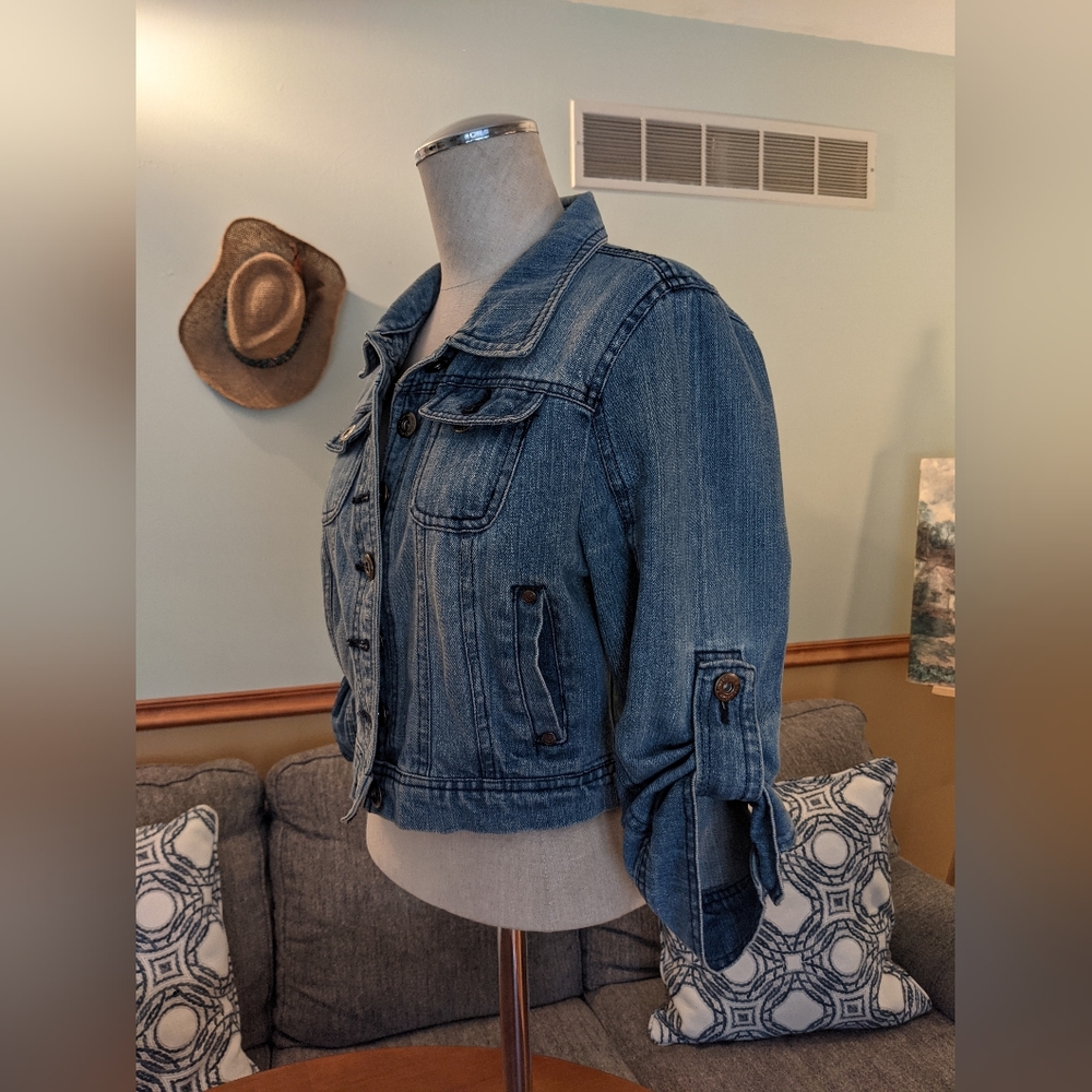 Cropped Jean jacket!! LOVECUTURE denim trendy cropped style Jean jacket - Picture 4 of 9